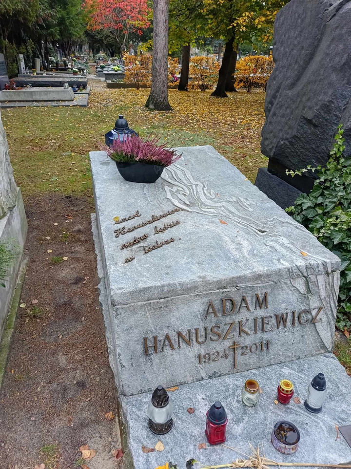 Grób Adama Hanuszkiewicza