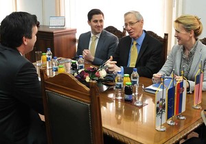 584341_kragujevacmajkl-kirbi-americki-ambasador-u-poseti-gradu110315rs-foto-nebojsa-raus01