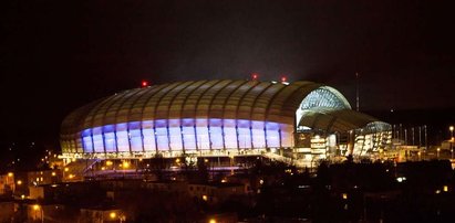 Przez stadion trzesą się bloki