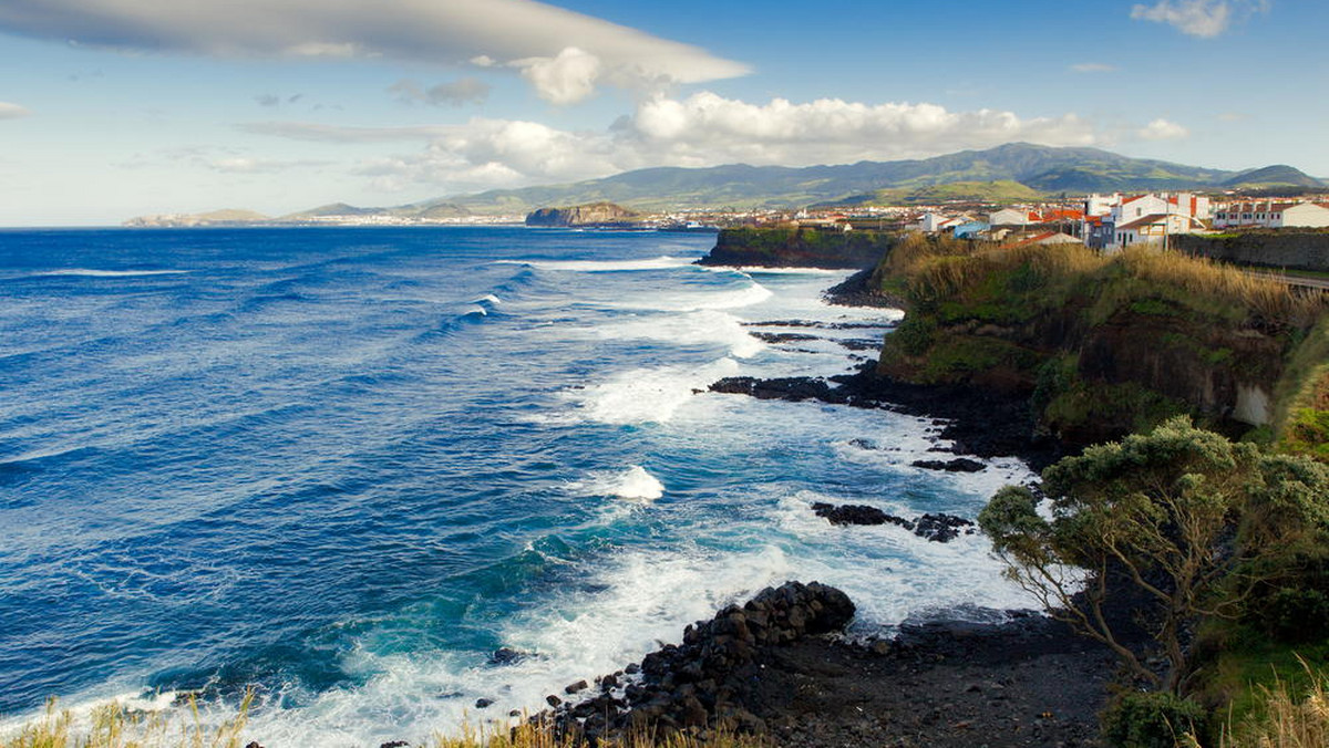 Jeśli eko-wakacje w Europie, to tylko na Azorach. Malowniczy portugalski archipelag po raz drugi z rzędu został uznany za najbardziej zielony i czysty cel turystycznych podróży w rankingu Quality Coast Gold Award 2013.