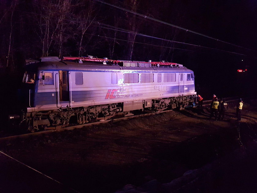 Wykoleił się pociąg relacji Szczecin-Katowice. Lokomotywa odjechała