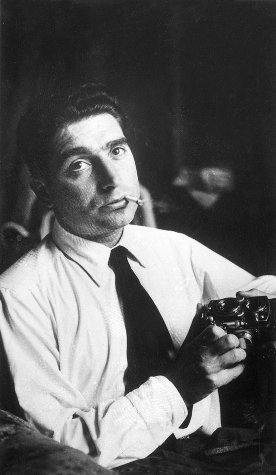 ROBERT CAPA - zdjęcia w GettyImages