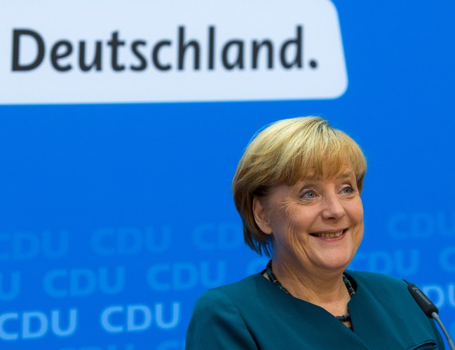 5. Kanclerz Niemiec Angela Merkel to kluczowy polityk Unii Europejskiej. W dużej mierze to w jej rękach spoczywa los strefy euro. Choć lansowana przez nią polityka oszczędności nie podobała się nawet największym europejskim państwom, takim jak Francja, to w kraju Angela Merkel otrzymała w wyborach kolejny, trzeci już mandat zaufania od swoich wyborców.