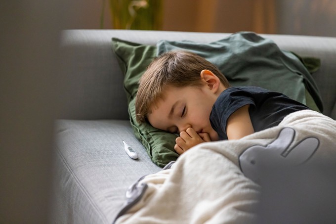 Kisfiamnak magas láza és kiütései vannak - elképzelhető, hogy skarlátos? Az orvos válaszol