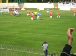 Zobacz, jak piłkarz ośmieszył się przy karnym