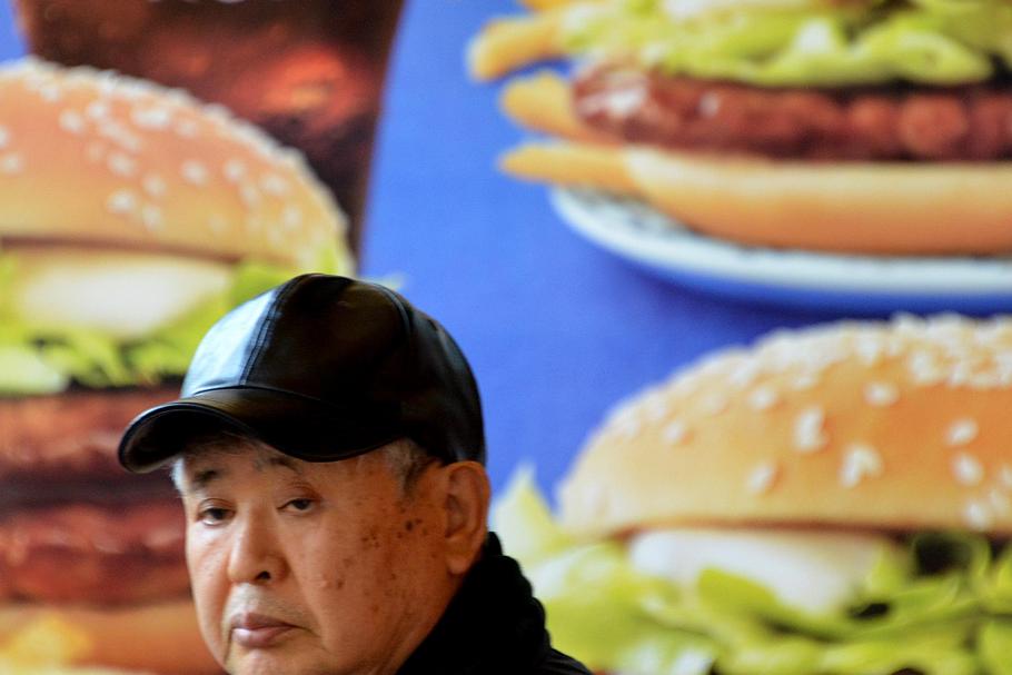 McDonald's Japan Officials Bow In Apology