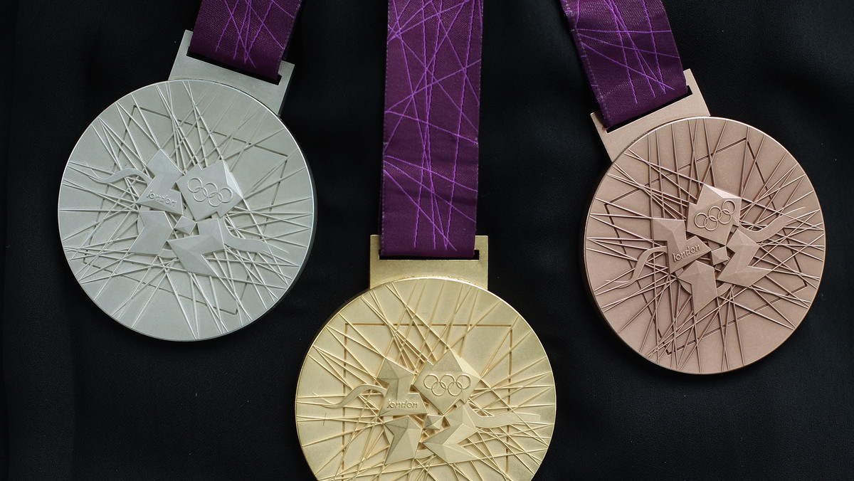 Medale na tegorocznych igrzyskach należą do najcięższych w historii: każdy ma 8,9 centymetrów średnicy i waży ponad 400 gramów. Droga do ich zdobycia jest długa i żmudna; podobnie jak proces ich produkowania.