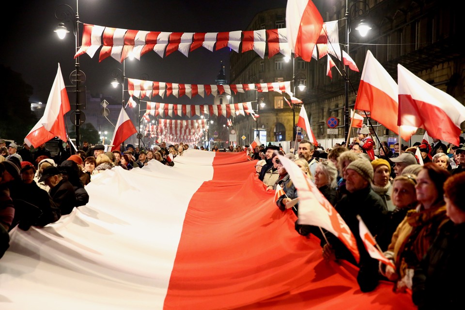 Marsz PiS przeszedł ulicami Warszawy. "Nie ma przyszłości Polski bez godności i prawdy"