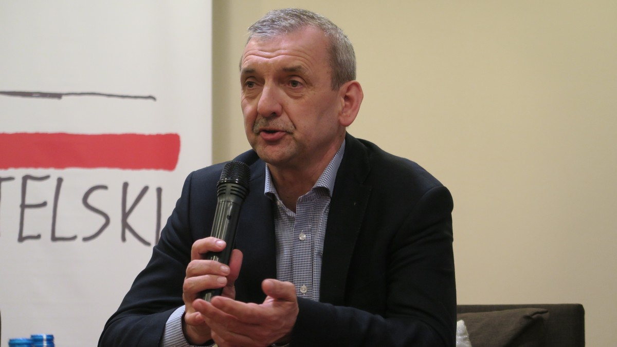 Pod wnioskiem o referendum ws. reformy edukacji zebrano 0,5 mln podpisów - poinformował dziś prezes ZNP Sławomir Broniarz. Zaznaczył, że to dane szacunkowe, dokładnie wszystkie zebrane podpisy zostaną policzone pod koniec marca.