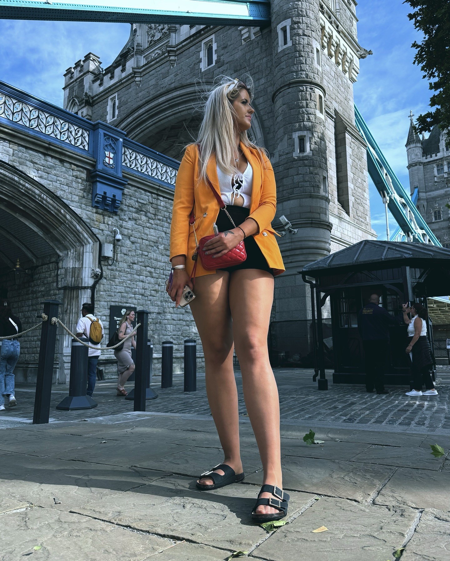 Na Lizzy Jade Groombridge, ktorá meria 193 cm, ľudia odjakživa zízajú. 