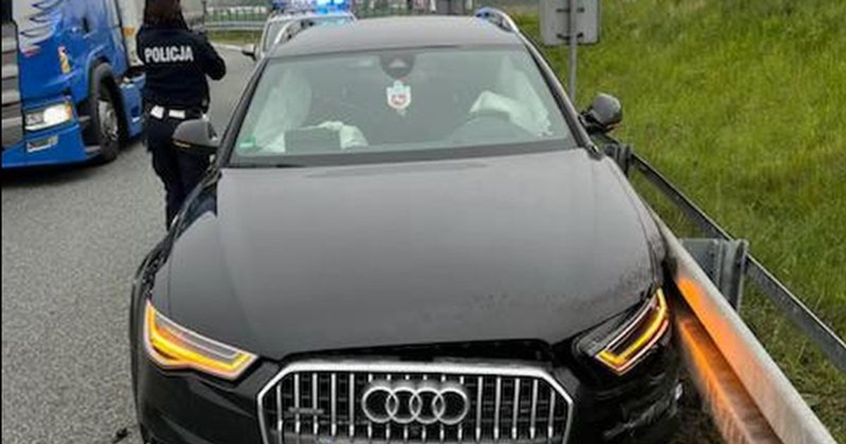  Audi z Niemiec blokowało zjazd z A4. Policjanci szybko odkryli, dlaczego ktoś je porzucił