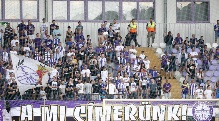 Az Újpest szurkolói /Fotó: Fuszek Gábor