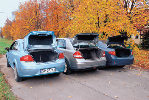 Fiat Linea, Toyota Corolla, Nissan Tiida - Nowi wśród sedanów