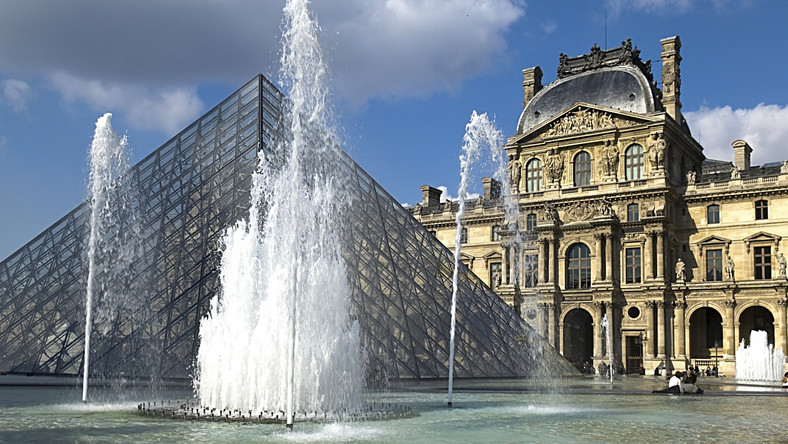 Francuska policja poinformowała o zatrzymaniu grupy kieszonkowców działających na terenie najsłynniejszych paryskich muzeów. Przestępcy od miesięcy okradali turystów w Luwrze, Muzeum Orsay, czy pod Wieżą Eiffla.