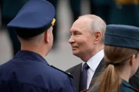 Rosyjski pisarz Lebiediew: twórcy rakiet Putina to zbrodniarze wojenni, nie bohaterowie