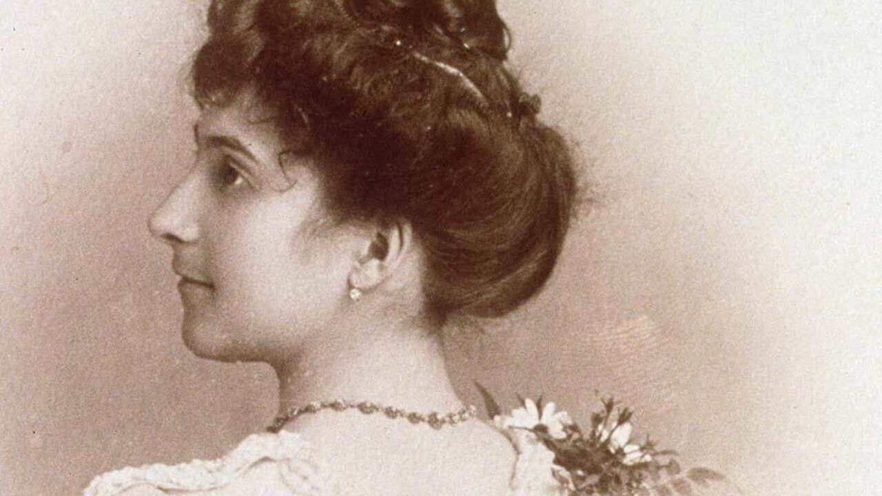 Jeanne Calment na fotografii z roku 1895. Francúzka sa neskôr stala najstarším overeným človekom v histórii a dožila sa 122 rokov.