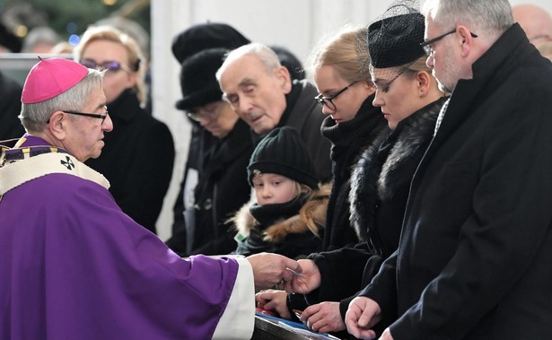 Abp Głódź: To, co się wydarzyło w niedzielny wieczór, zostało odebrane jako potężny dzwon na trwogę