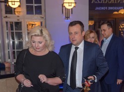 Żona Klarenbacha w państwowej firmie na dyrektorskim stanowisku. "Pracuje sama na siebie"