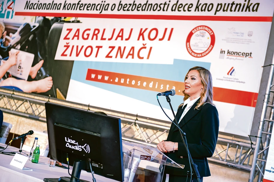 Dešava se da deca nisu dovoljno čvrsto vezana, da uopšte nisu vezana ili da sedišta nisu prilagođena uzrastu, kaže Marijana Jovanović, organizatorka Nacionalne konferencije o bezbednosti dece u saobraćaju