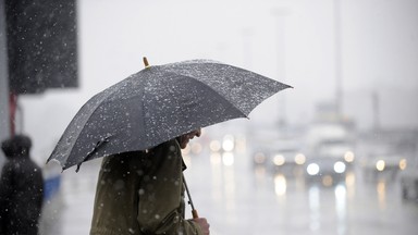 Pogoda w piątek. Fatalna aura niemal w całym kraju