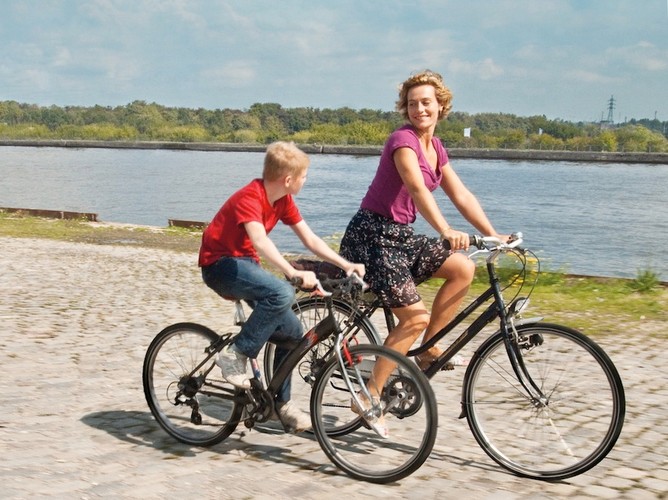 Cécile de France w filmie 'Chłopiec na rowerze'