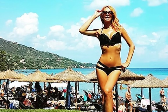 OVO JE SLIKA NAŠE PEVAČICE DOK JE BILA MUŠKARAC Prva promenila pol na estradi, sad zarađuje pare prodajom slika na sajtu za odrasle:"Bila sam prinuđena"