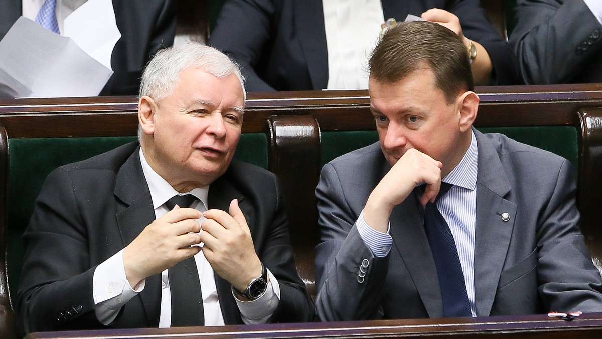 Prezes PiS Jarosław Kaczyński otworzy warszawską listę partii w wyborach do Sejmu, drugi ma być wiceprezes Mariusz Kamiński; Beata Szydło wystartuje z okręgu chrzanowskiego - listy PiS będą wstępnie zatwierdzone w sierpniu. Ostateczne rozstrzygnięcia zapadną na początku września.