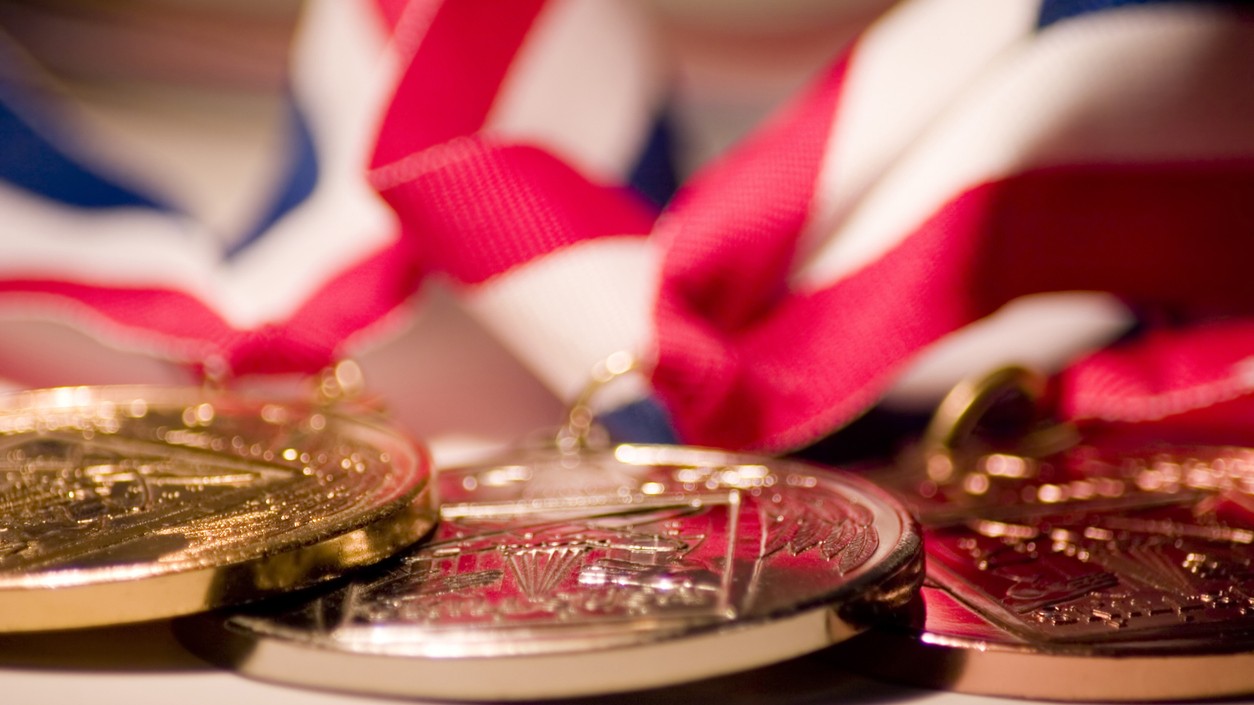 Zlaté medaily pre nadchádzajúcu olympiádu v Miláne budú mať vďaka rastúcim cenám drahých kovov rekordnú hodnotu.