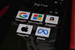 Big Techy stają się „firmami super politycznymi” na miarę państw. Media w USA drżą ze strachu