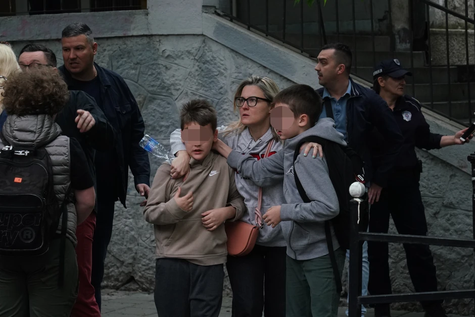 Učenici koji su pušteni iz škole "Vladislav Ribnikar"