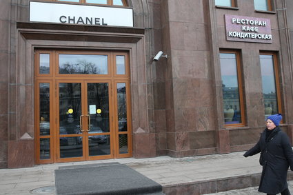 Celebrytki z Rosji narzekają, że nie mogą robić zakupów w butikach Chanel. Nawet poza Rosją