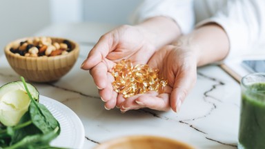 Suplementy diety to nie cukierki. Najnowsze badanie: przyjmujemy zbędne preparaty