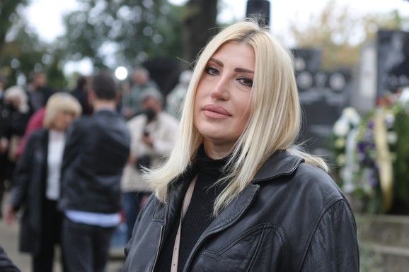 "PREDOSETILA SAM OČEVU SMRT" Bolna ispovest Jovane Tipšin: "Umrle su mi mama i najstarija sestra"