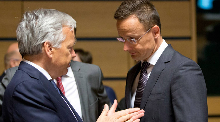 Szijjártó Péter és Didier Reynders belga külügyminiszter az európai uniós tagországok külügyminisztereinek találkozóján Luxembourgban / Fotó: MTI/AP/Virginia Mayo