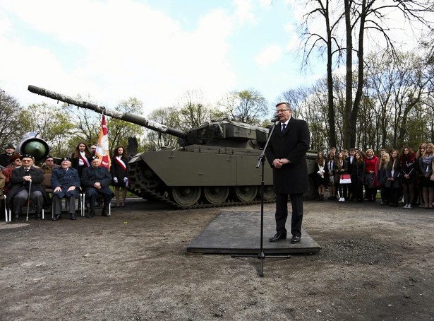 Komorowski atakuje sztab Dudy: Uprawia kłamliwą politykę