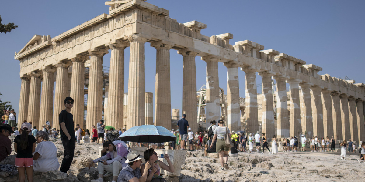 Turyści na Akropolu