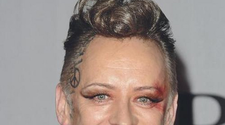 Egyre jobban  néz ki Boy George