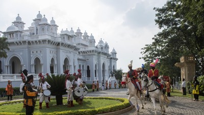 Horses leading a cart with guests arrive at the Taj