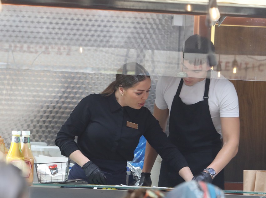 Nataša Rodić prodaje burgere