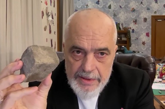 "DRON SA EKSPLOZIVOM JE TREBALO DA POGODI ZGRADU VLADE" Oglasio se Rama nakon protesta u Tirani: To nisu studenti! Rusija, Iran, Antifa su konglomerat koji podstiče nasilje