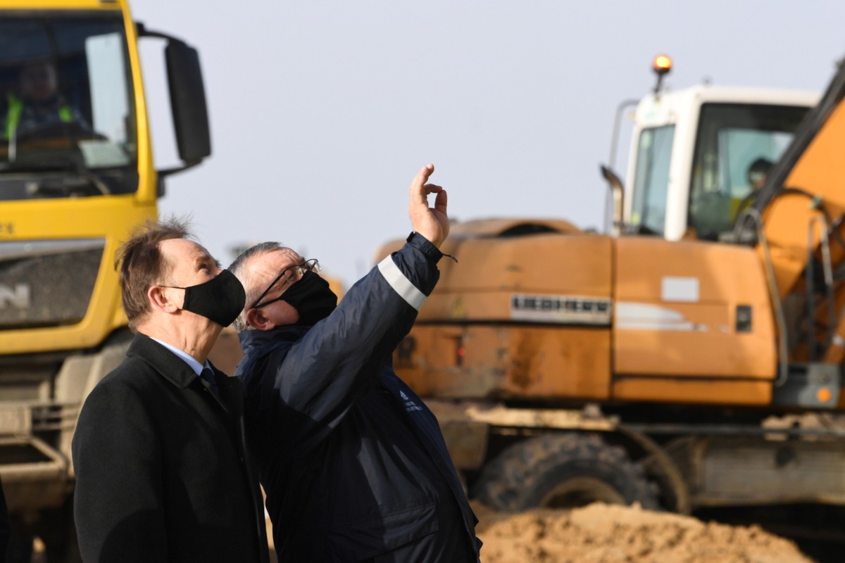 Minister infrastruktury Andrzej Adamczyk oraz marszałek województwa podkarpackiego Władysław Ortyl