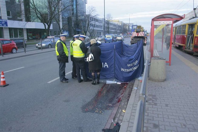 Warszawa, dźwig, piesza, potrącenie, kierowca, śmierć na pasach, ulica Marynarska, ulica Postępu