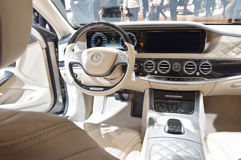Godny wozić zacnych VIP-ów - Mercedes-Maybach S600 Pullman