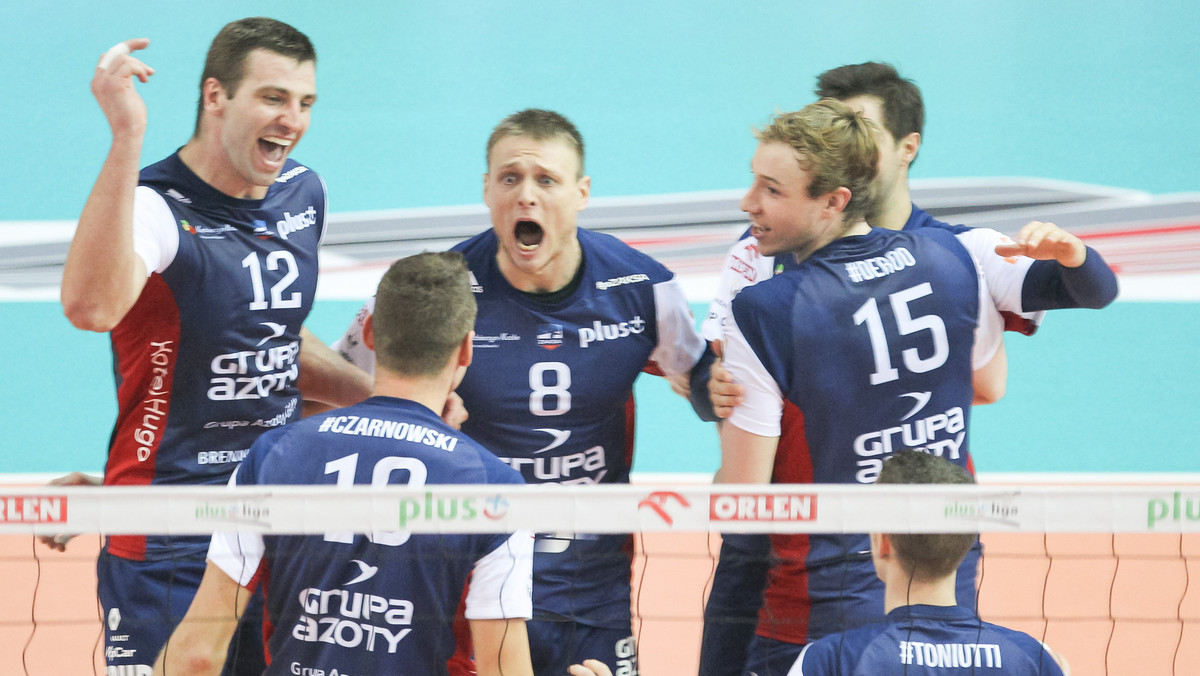 ZAKSA Kędzierzyn-Koźle pokonała Asseco Resovię Rzeszów 3:1 (22:25, 25:19, 25:22, 25:21) w szlagierowym meczu 19. kolejki PlusLigi i w tabeli ma już dwanaście punktów przewagi nad drugą PGE Skrą Bełchatów. - Ciężko będzie wyprzedzić ten zespół - ocenił Włodzimierz Sadalski, były reprezentant Polski w siatkówce.