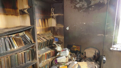Felgyújtották a könyvtárat és a polgármesteri hivatalt: ez vár a szabolcsi településen garázdálkodó fiatalokra