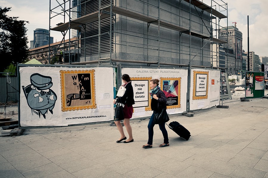 Galeria plakatu na płocie. Nietypowa akcja artystyczna w stolicy