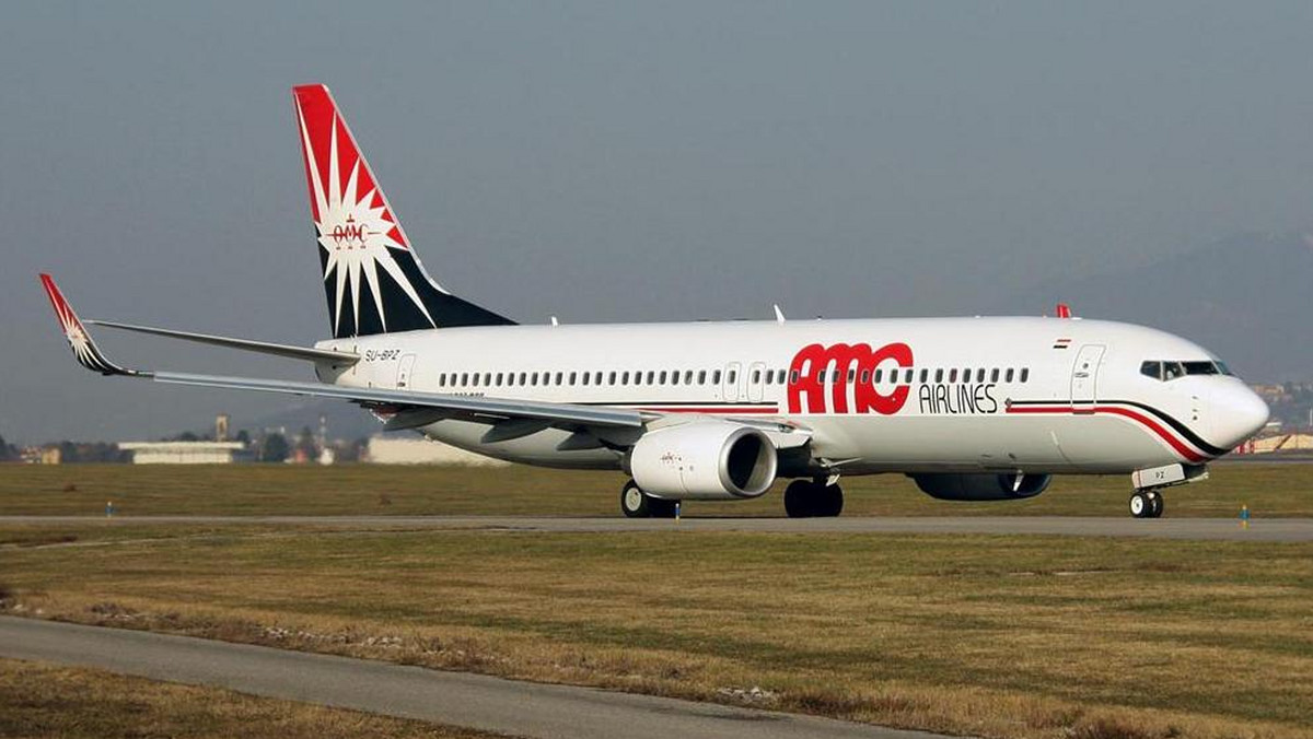 Samolot linii AMC Airlines (egipski przewoźnik czarterowy) z ponad 70 osobami na pokładzie lądował awaryjnie po tym, gdy w maszynie nie wysunęło się przednie podwozie.