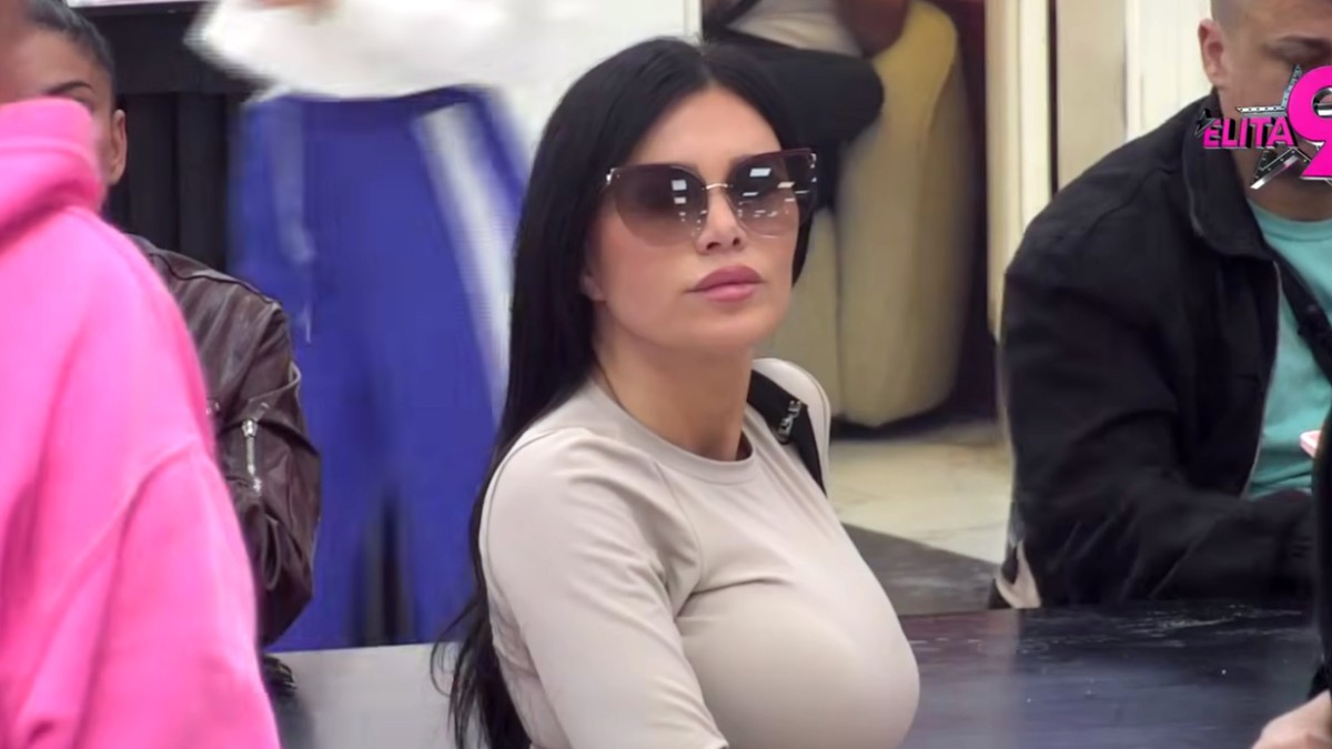 LETI PERJE U ELITI! Stanija potpuno izgubila kontrolu, UDARA Uroša rukama i nogama, a pre toga se obračunala sa Aneli