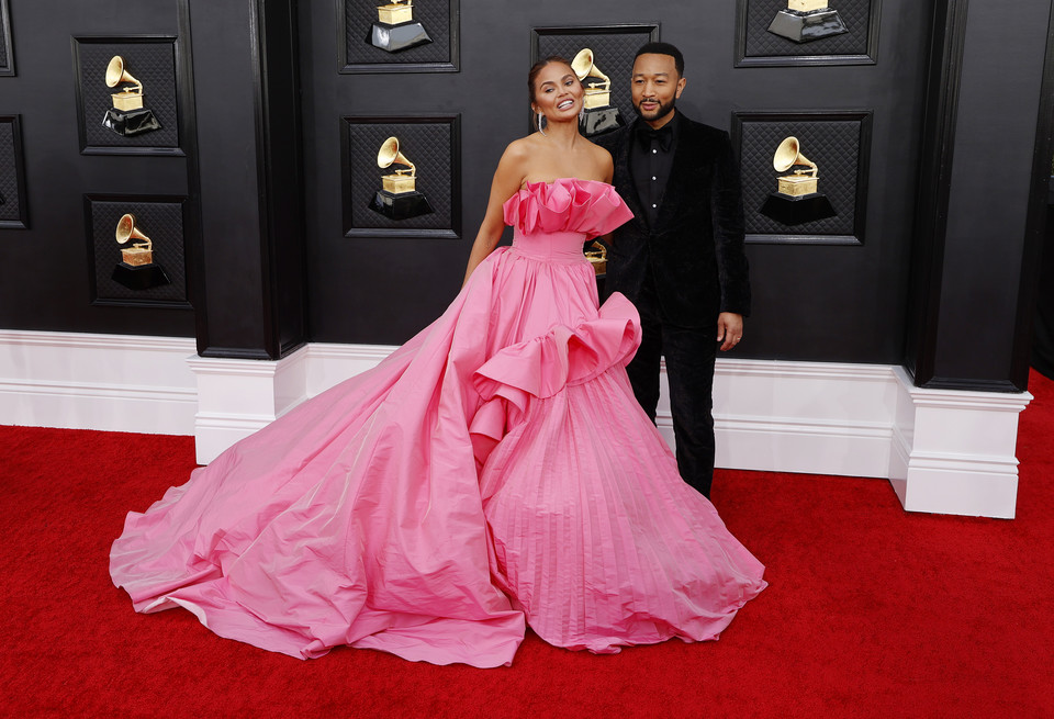 Grammy 2022: Chrissy Teigen i John Legend