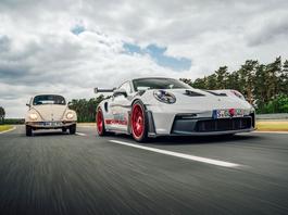 Volkswagen Garbus i Porsche 911 GT3 RS. Niby krewniacy, a jednak całkiem inne charaktery